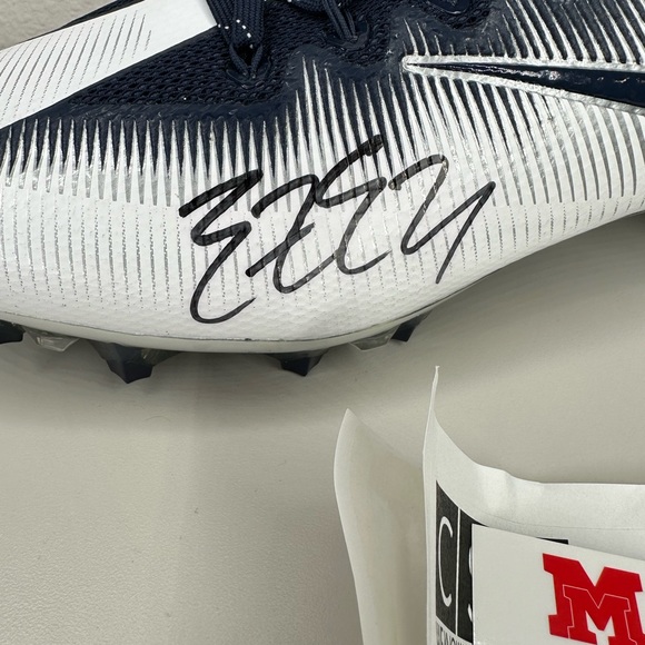 Ezekiel Elliot Signed Football Cleats w COA - Picture 3 of 8